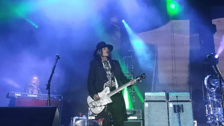 Johnny Depp'in doğum gününe ünlü akını!
