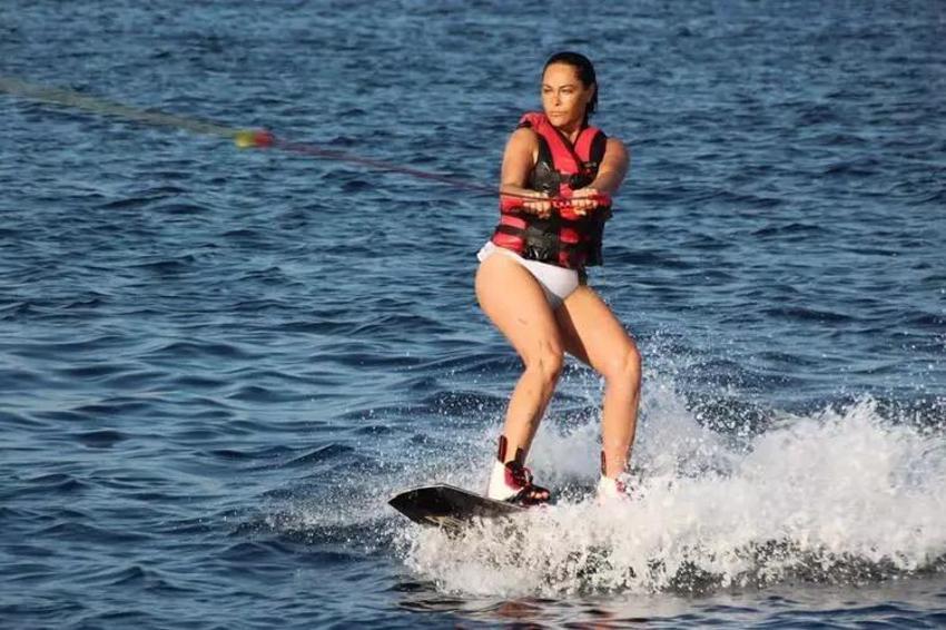 Hülya Avşar'dan çok konuşulacak açıklamalar: Kimseye hesap verecek durumda değilim