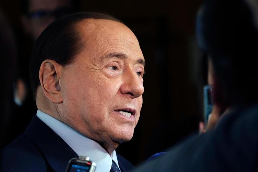 İtalya eski başbakanı Silvio Berlusconi hayatını kaybetti!