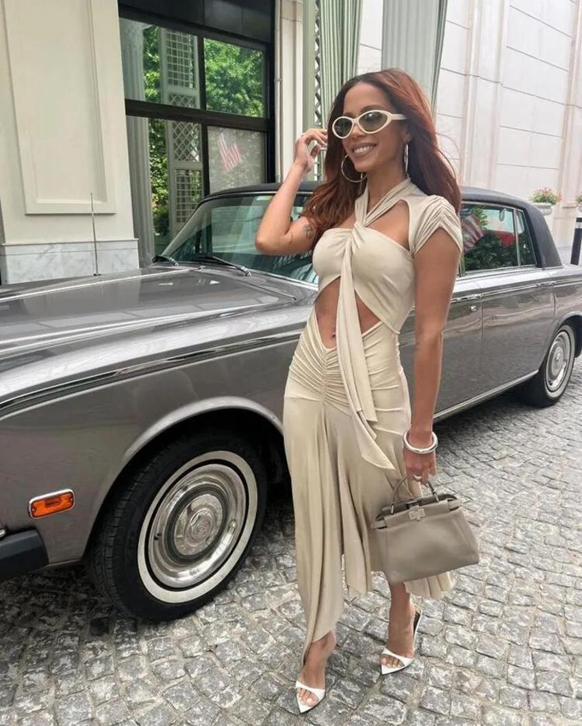 Türkiye'ye gelen Anitta tepki çekti! Demet Akalın'dan yorum gecikmedi