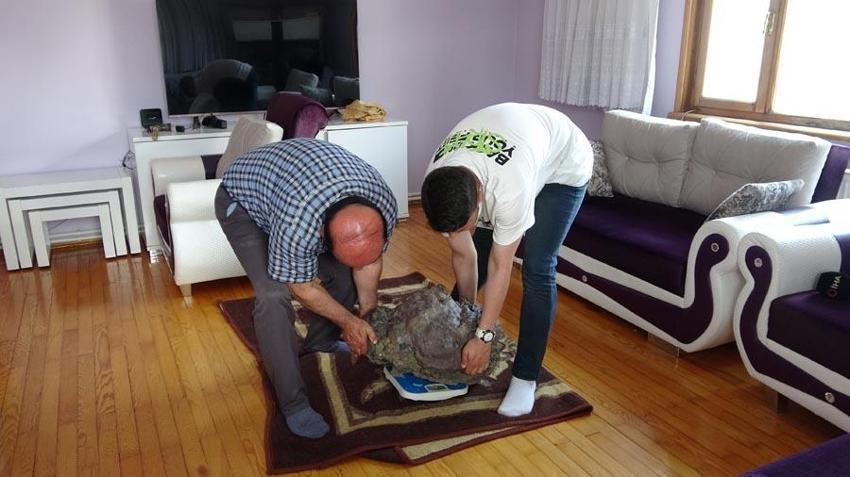 Bulduğu taş milyoner yapmasa da milyoner olarak anılmasını sağladı
