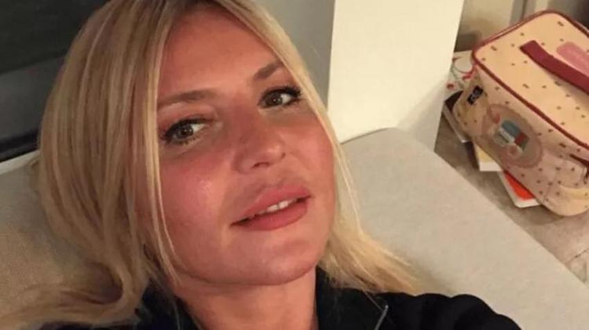 Seda Akgül mayolu pozlarını peş peşe paylaştı!