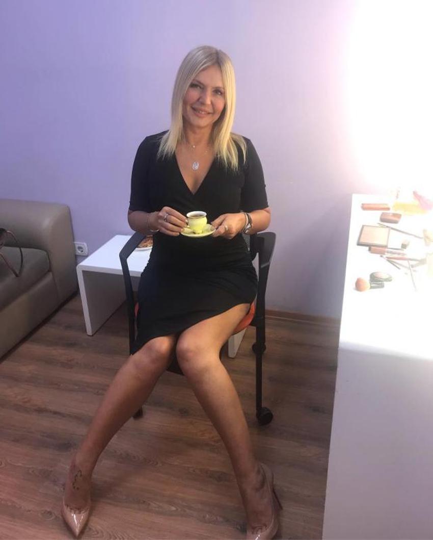 Seda Akgül mayolu pozlarını peş peşe paylaştı!