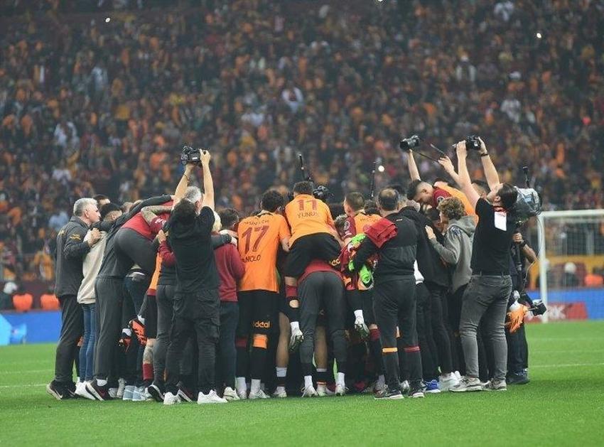 Alex Telles'in yedeği Galatasaray'a geliyor! Tsimikas derken yeni sol bek bulundu