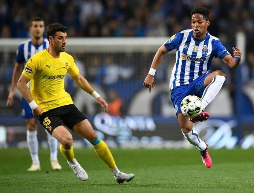 Alex Telles'in yedeği Galatasaray'a geliyor! Tsimikas derken yeni sol bek bulundu