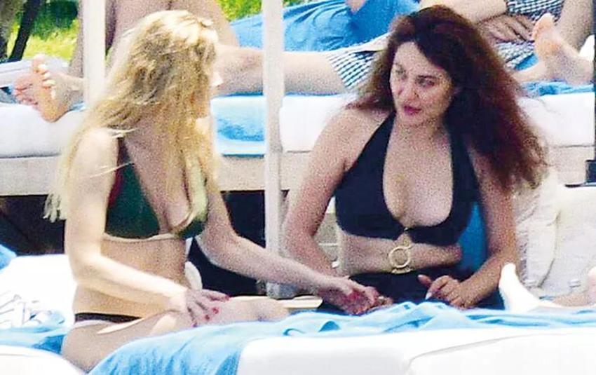 İskelede aşka geldiler! Ünlülerin Bozburun buluşması