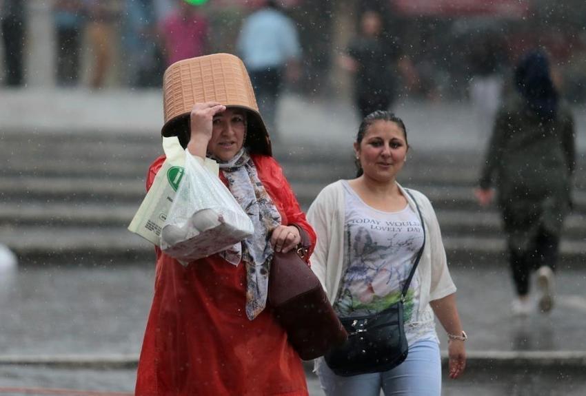 Sel ve sağanak tehlikesi! Meteoroloji son dakika illeri duyurdu, hava tersine döndü
