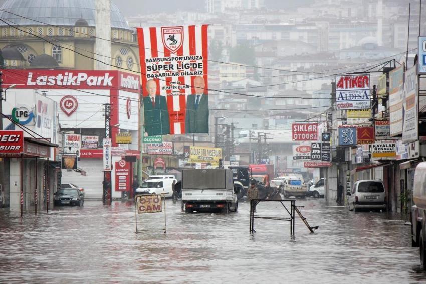 Sel ve sağanak tehlikesi! Meteoroloji son dakika illeri duyurdu, hava tersine döndü