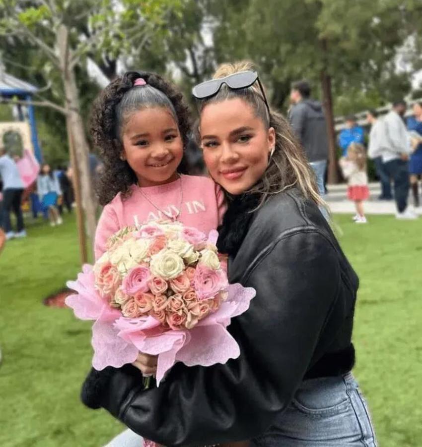 Khloe Kardashian'dan flaş hamle! Oğlunun soyadını doğumda değiştirdiği ortaya çıktı