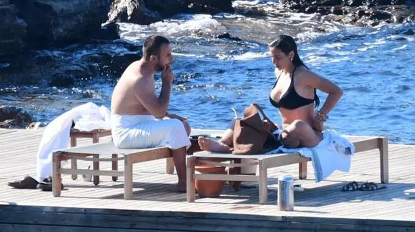 Zehra Çilingiroğlu ve sevgilisinin deniz keyfi!