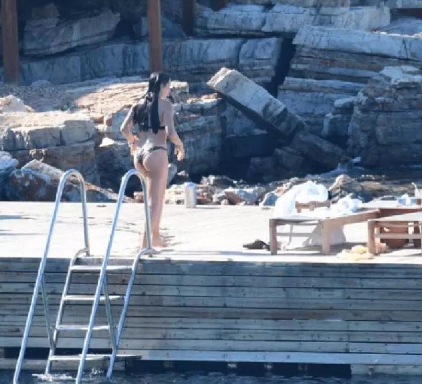 Zehra Çilingiroğlu ve sevgilisinin deniz keyfi!