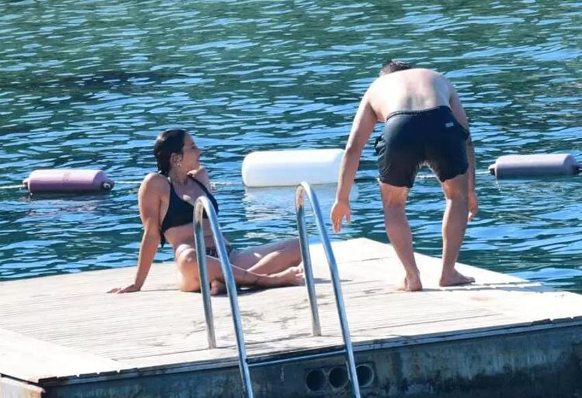 Zehra Çilingiroğlu ve sevgilisinin deniz keyfi!
