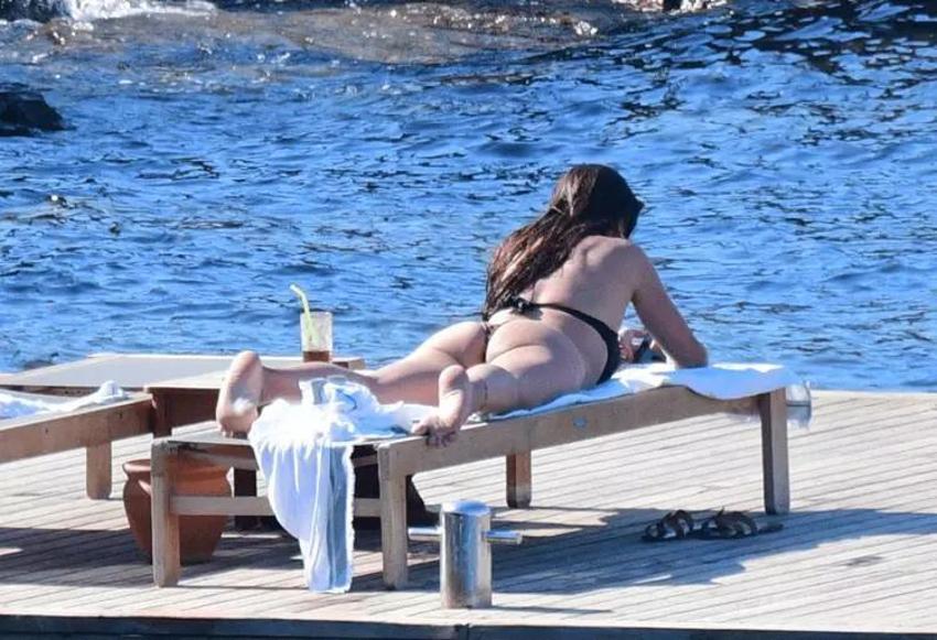 Zehra Çilingiroğlu ve sevgilisinin deniz keyfi!
