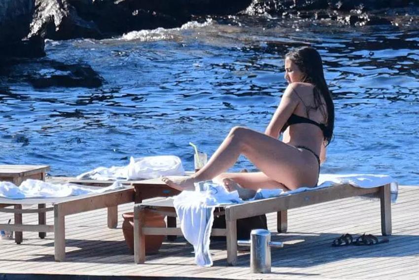 Zehra Çilingiroğlu ve sevgilisinin deniz keyfi!