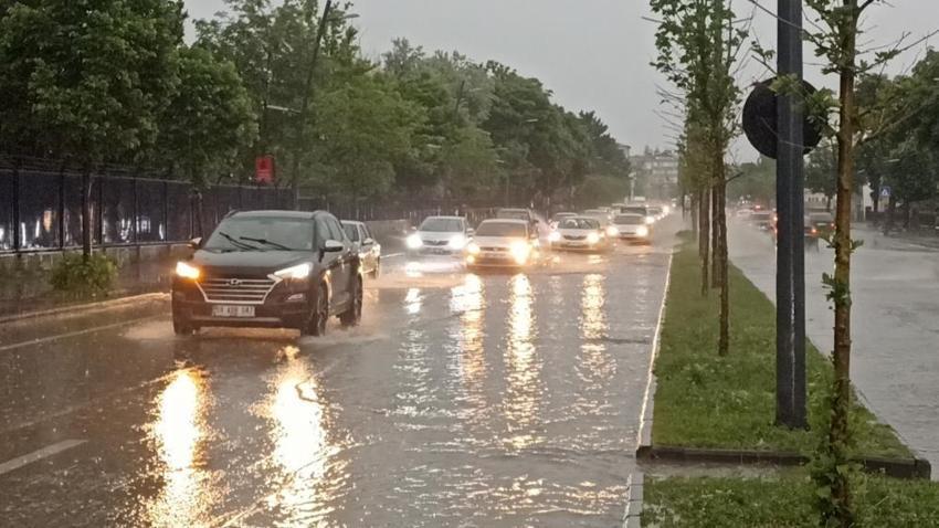 Meteoroloji son dakika uyardı! Sel ve sağanak yağmur uyarısı, iller tek tek açıklandı