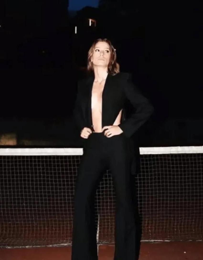 Serenay Sarıkaya frikik vermemek için bakın ne yaptı!