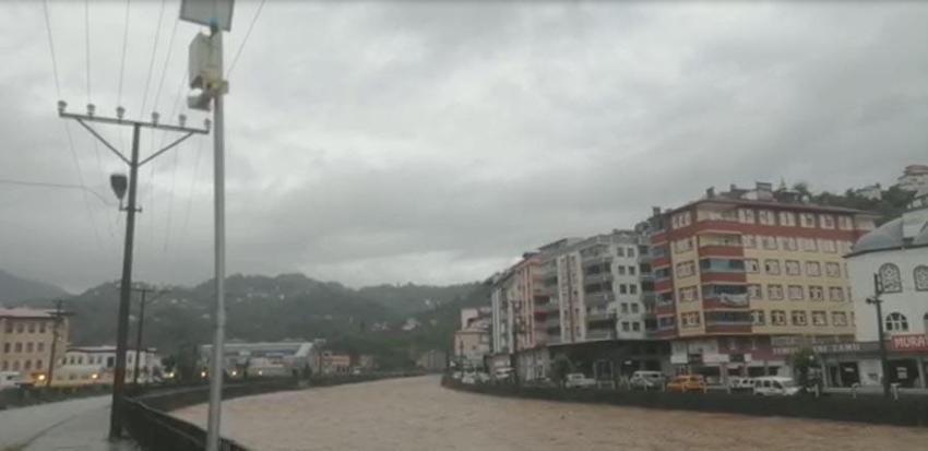 AFAD Giresun, Trabzon, Rize ve Artvin için uyardı! Sağanak etkili oldu; hoparlörle ‘dereden uzak durun’ anonsları yapıldı