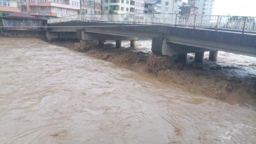 AFAD Giresun, Trabzon, Rize ve Artvin için uyardı! Sağanak etkili oldu; hoparlörle ‘dereden uzak durun’ anonsları yapıldı