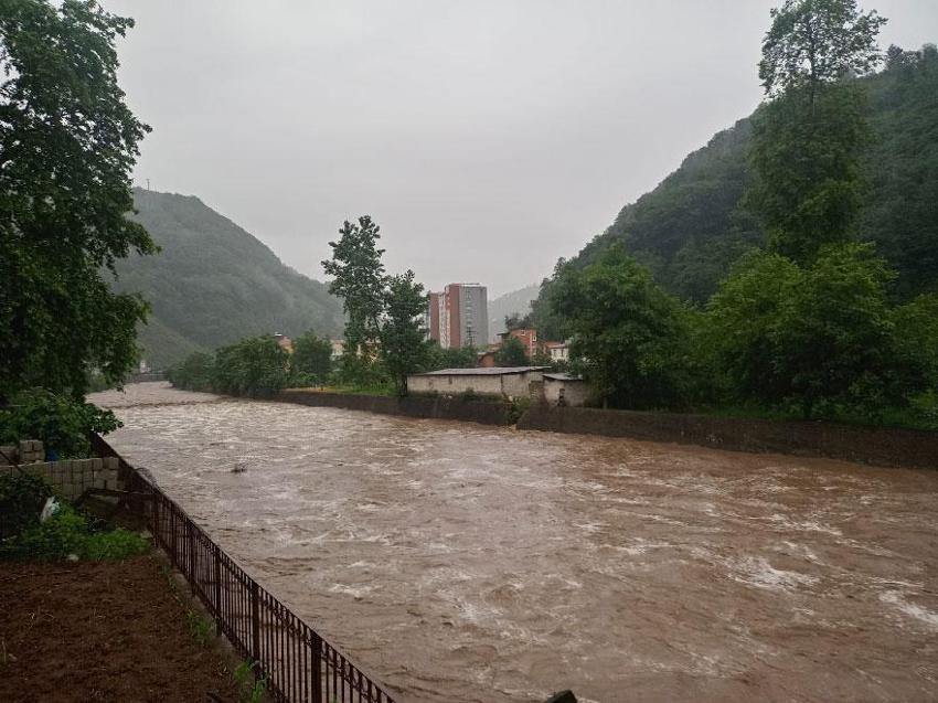 AFAD Giresun, Trabzon, Rize ve Artvin için uyardı! Sağanak etkili oldu; hoparlörle ‘dereden uzak durun’ anonsları yapıldı