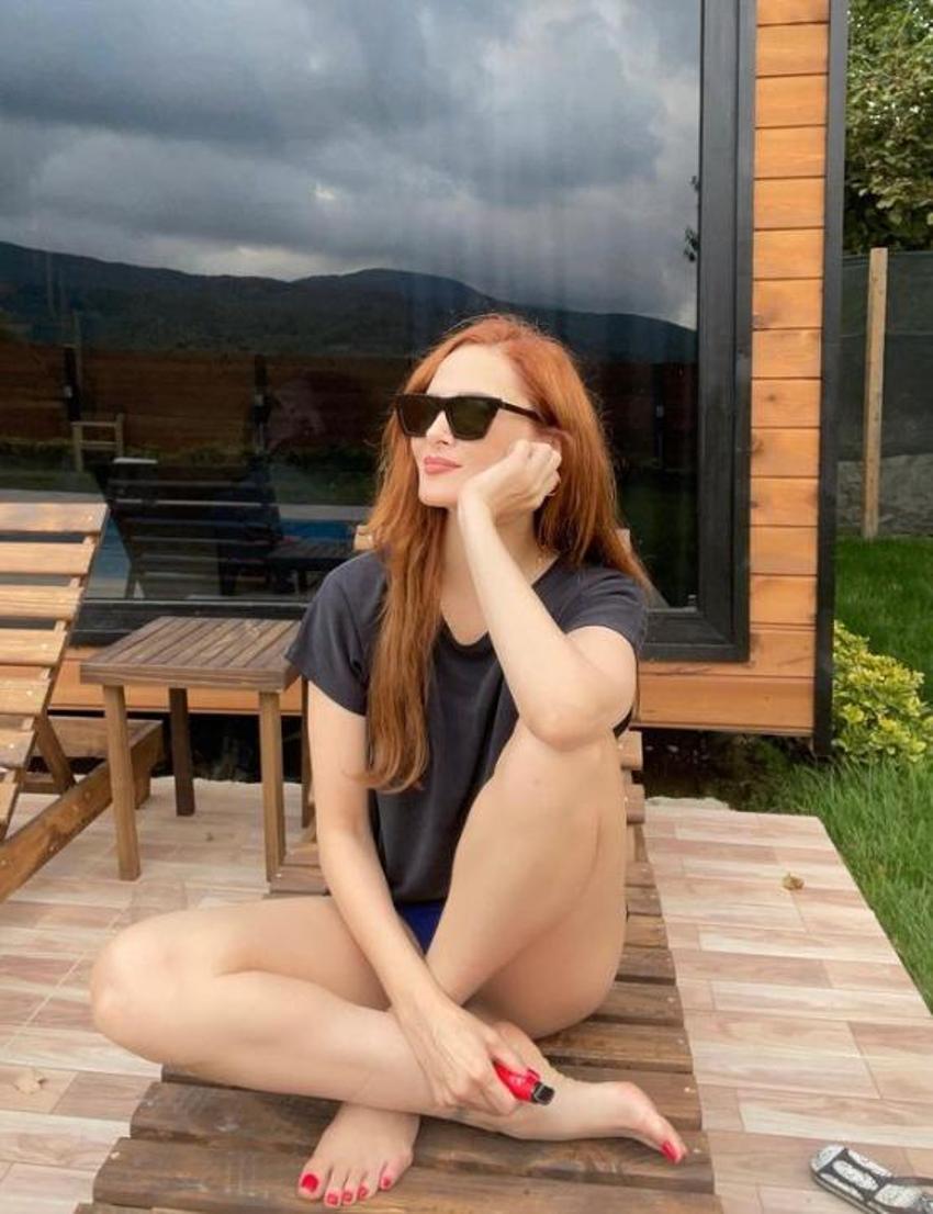 Mine Tugay yazı getirdi! Bikinili paylaşımı nefes kesti