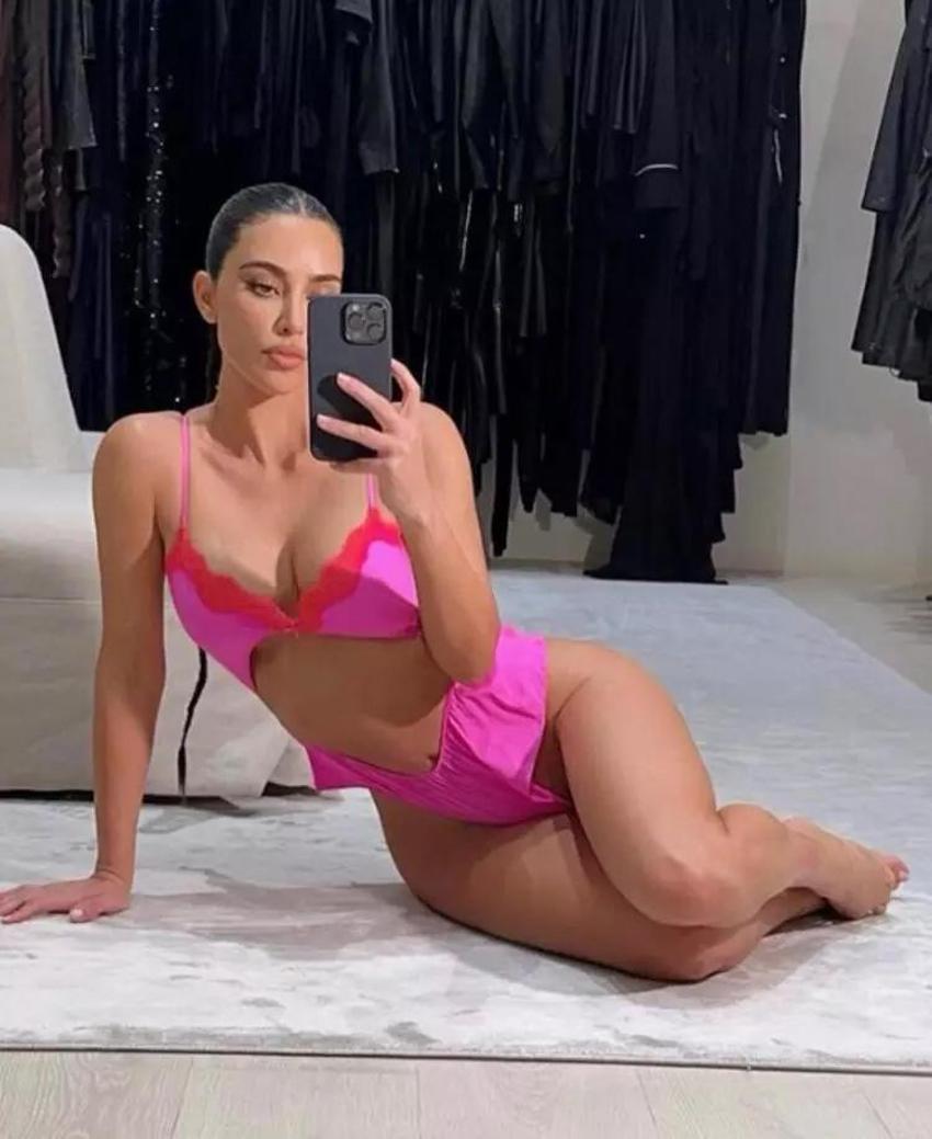Kim Kardashian pembe bikinili pozlarını paylaştı! "42 yaşında ve hâlâ muhteşem"