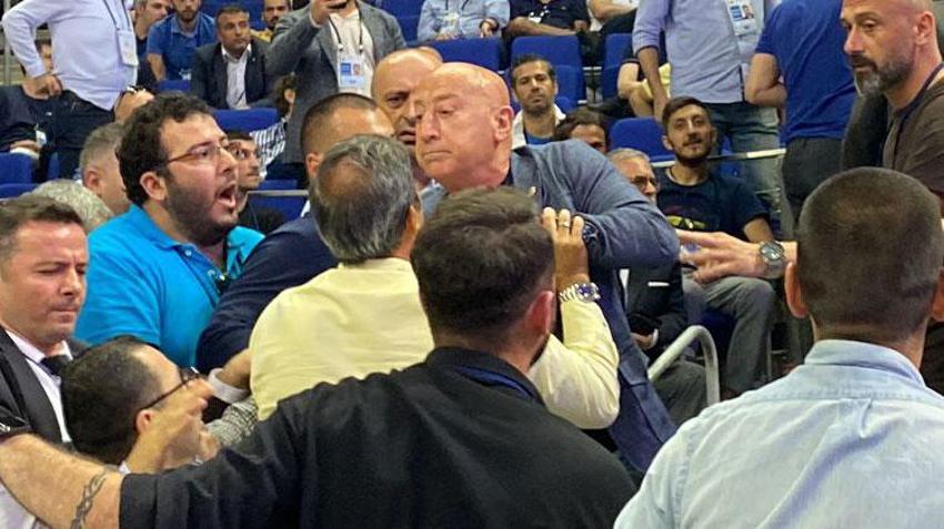 Fenerbahçe Olağan Mali Genel Kurulu'nda gerginlik! 15 dakika ara ve tepkiler...