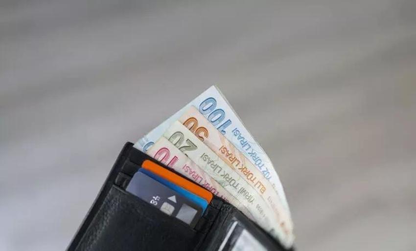 Devlet takdir alanlara para veriyor mu? 5 bin TL karne hediyesi hangi sınıflara ödeniyor? Takdir, teşekkür belgesine burs var!