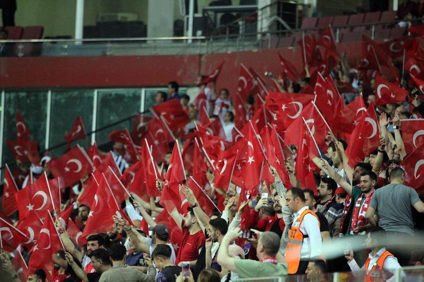 Türkiye: 2 Galler: 0... Umut Nayir ve Arda Güler maça damga vurdu