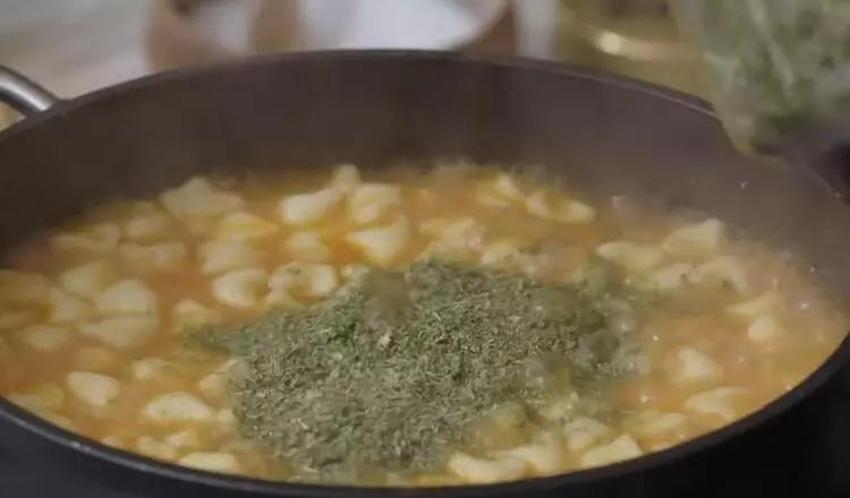 MasterChef All Star Yüksük Çorbası nasıl yapılır? Yüksük Çorbası'nda mantı hamuruna yumurta konur mu?