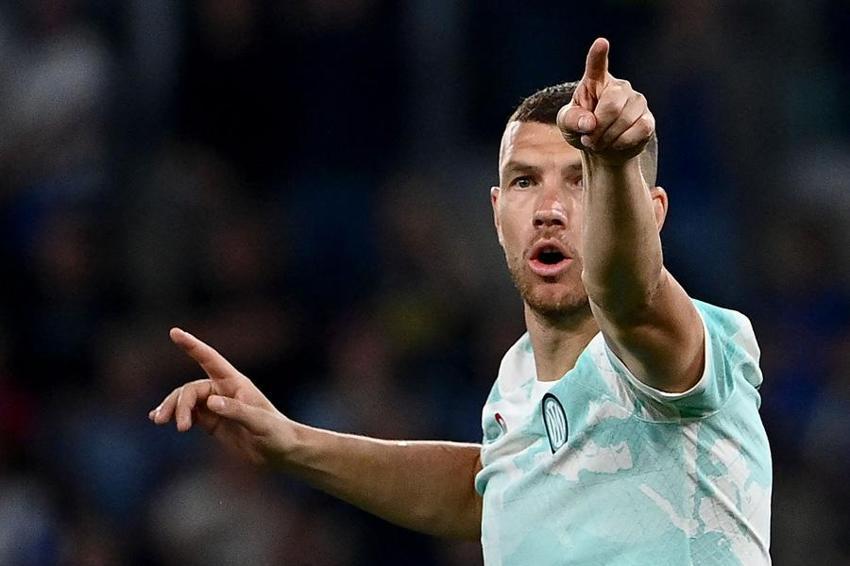 Edin Dzeko Fenerbahçe'ye imza attı Fatih Terim detayı taraftarları şaşırttı