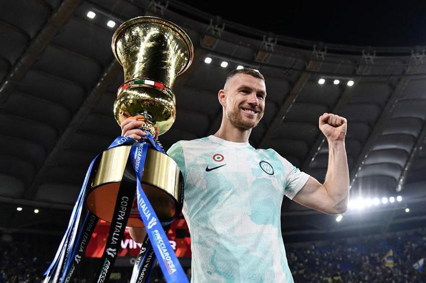 Edin Dzeko Fenerbahçe'ye imza attı Fatih Terim detayı taraftarları şaşırttı
