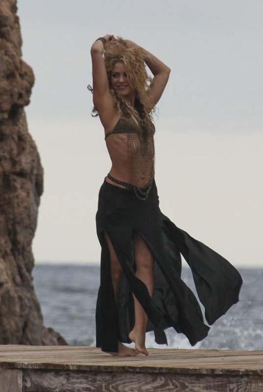 Shakira'dan imalı şarkı geliyor: Ben daha ateşliyim!