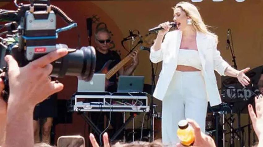 Hadise'den sürpriz konser!