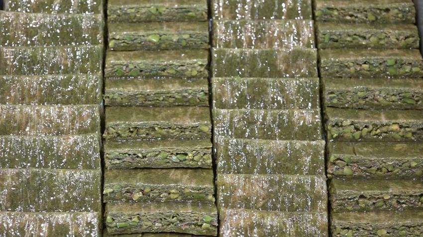 En ucuz cevizli baklava 250, fıstıklı baklava ise 400 liradan tezgahta