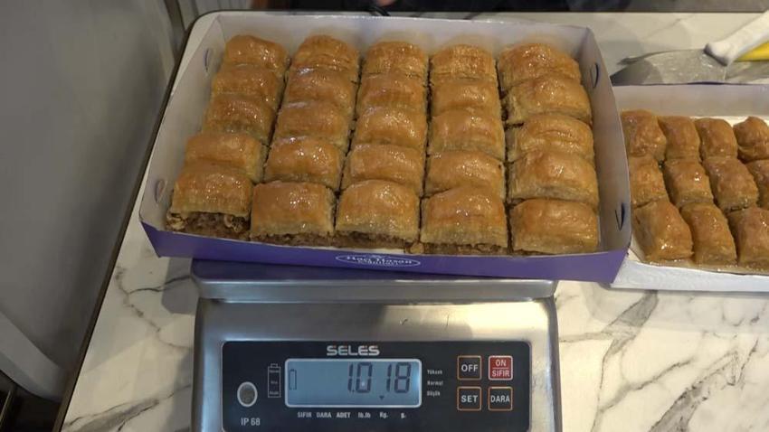 En ucuz cevizli baklava 250, fıstıklı baklava ise 400 liradan tezgahta