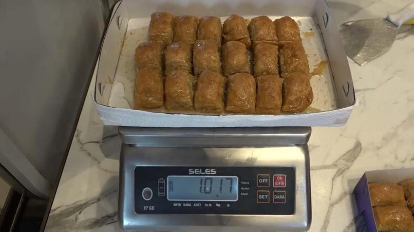 En ucuz cevizli baklava 250, fıstıklı baklava ise 400 liradan tezgahta