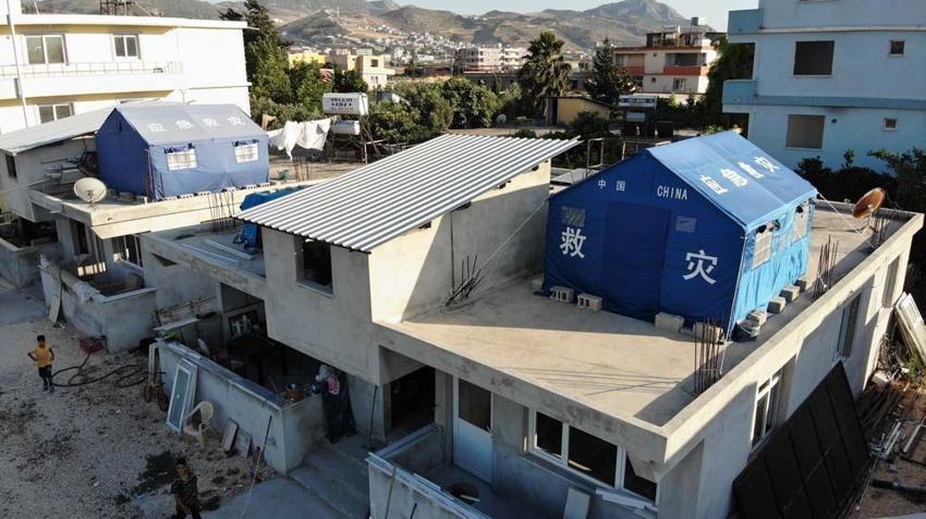 Deprem korkusu öyle bir şey yaptırdı ki, gören bir daha bakıyor