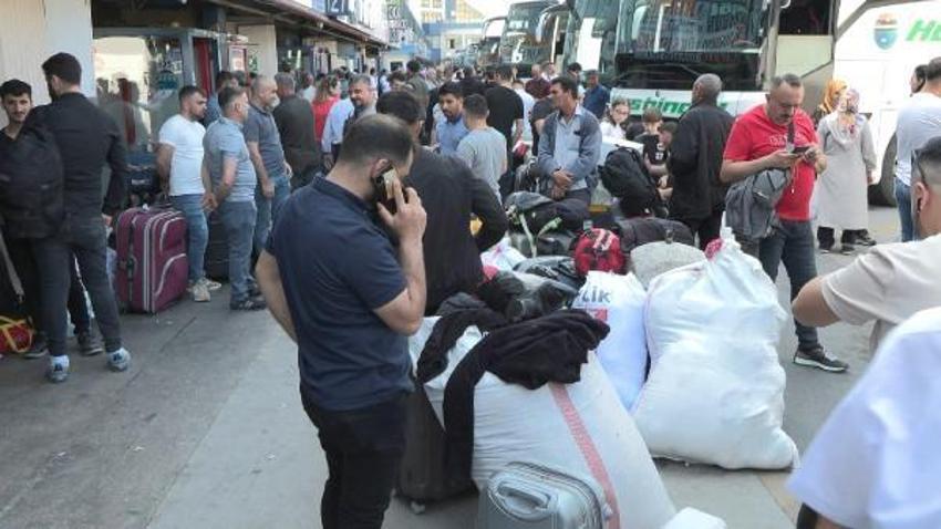 Otogarda bayram tatili yoğunluğu sürüyor 