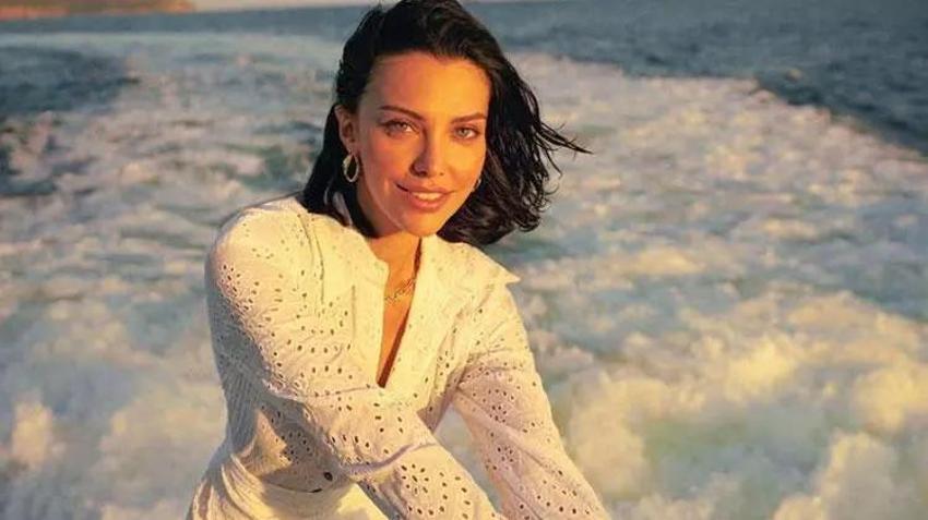 Tuvana Türkay tatil pozlarıyla sosyal medyayı salladı!