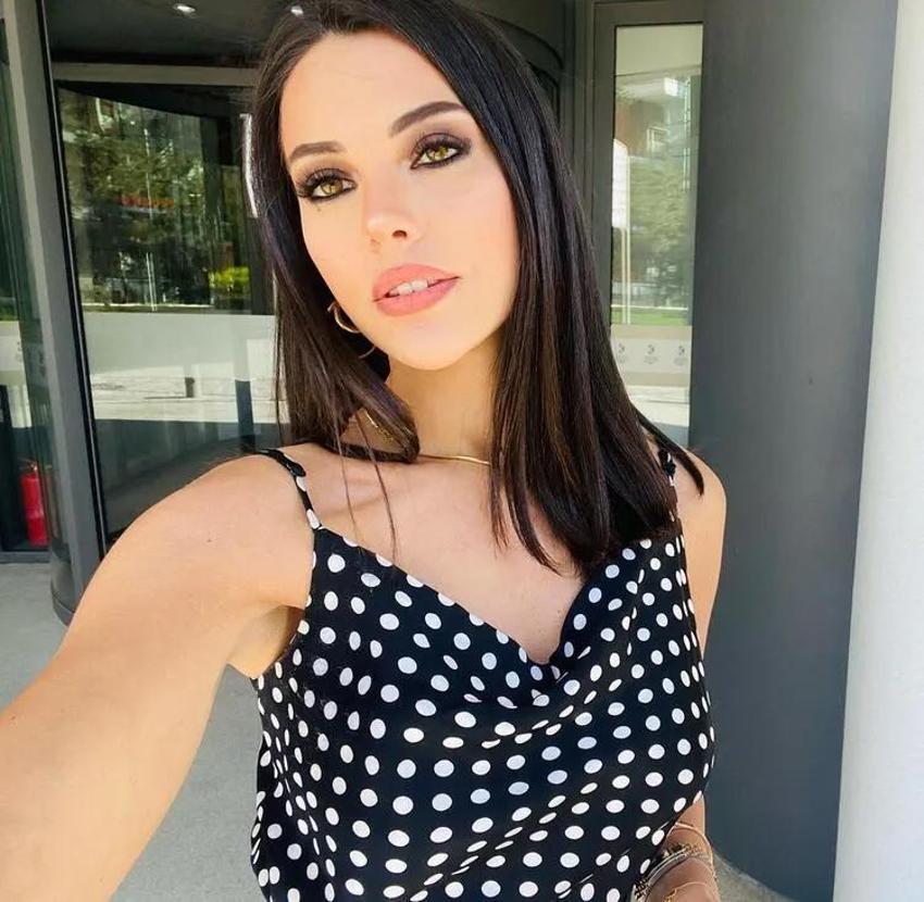 Tuvana Türkay tatil pozlarıyla sosyal medyayı salladı!