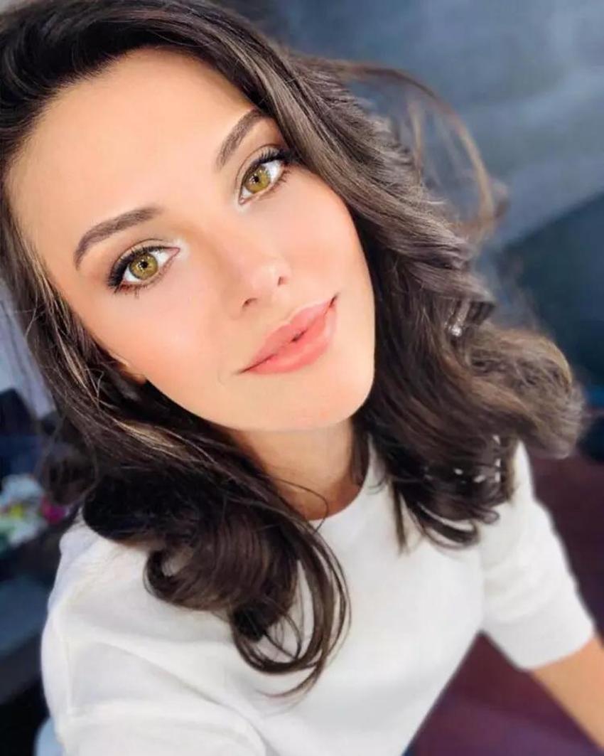 Tuvana Türkay tatil pozlarıyla sosyal medyayı salladı!