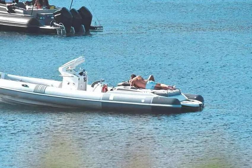 Tuvana Türkay tatil pozlarıyla sosyal medyayı salladı!
