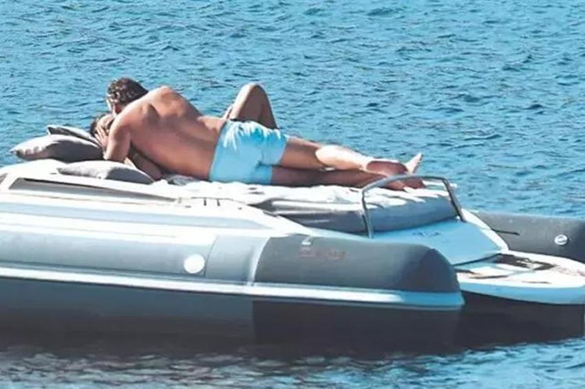 Tuvana Türkay tatil pozlarıyla sosyal medyayı salladı!