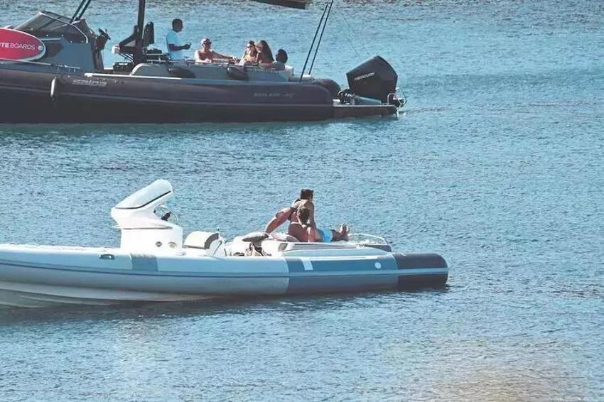 Tuvana Türkay tatil pozlarıyla sosyal medyayı salladı!