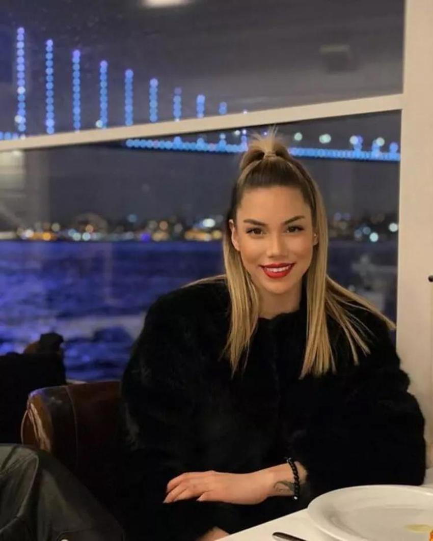 Survivor Asena leopar desenli mayosuyla poz verdi!