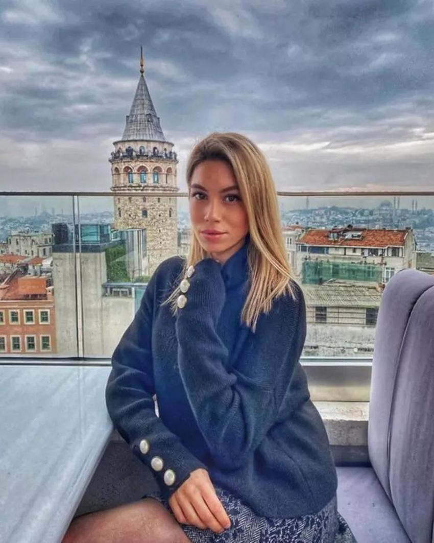 Survivor Asena leopar desenli mayosuyla poz verdi!