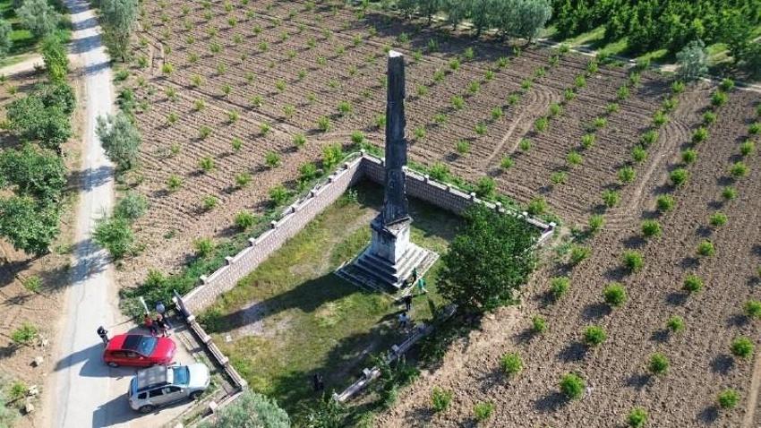 Şeftali bahçesinin ortasında çıktı! Görenler inanmıyor, tam 2 bin yıllık