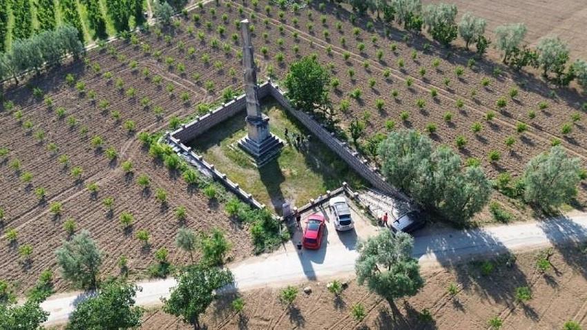 Şeftali bahçesinin ortasında çıktı! Görenler inanmıyor, tam 2 bin yıllık
