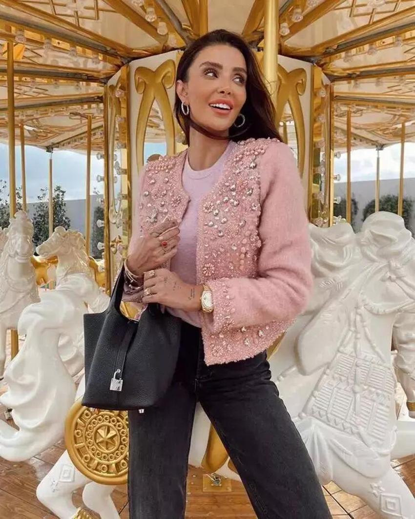 Özge Ulusoy plajda şov yaptı!
