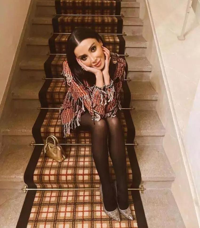 Özge Ulusoy plajda şov yaptı!